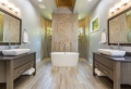 Moderne Badezimmer: Diese Farben und Materialien liegen im Trend