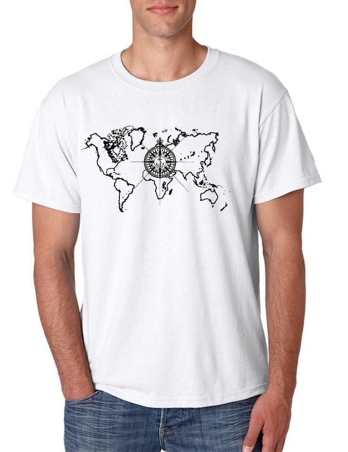 ein weißes T-shirt mit einer Weltkarte und ein Kompass in der Mitte - T-shirt gestalten