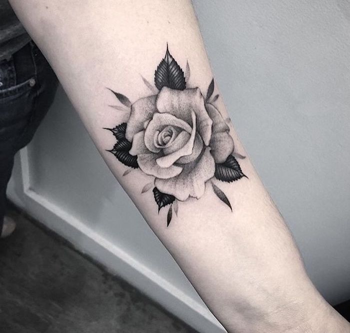 Frau tattoo blumen unterarm Tattoo Unterarm