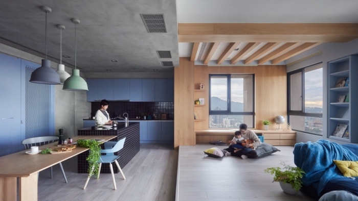 deko ideen küche, helle kpchenschränke, langer kolztisch, wonung einrichten, moderne küchenfarbe blau