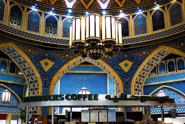 sehenswürdigkeiten tours dubai starbucks cafe arabische edition blau und gelb design