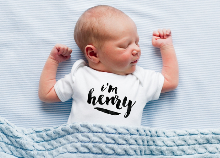 Süße Geschenke zur Geburt, weißen Babybody selbst beschriften, Ich bin Henry, personalisiertes Babygeschenk
