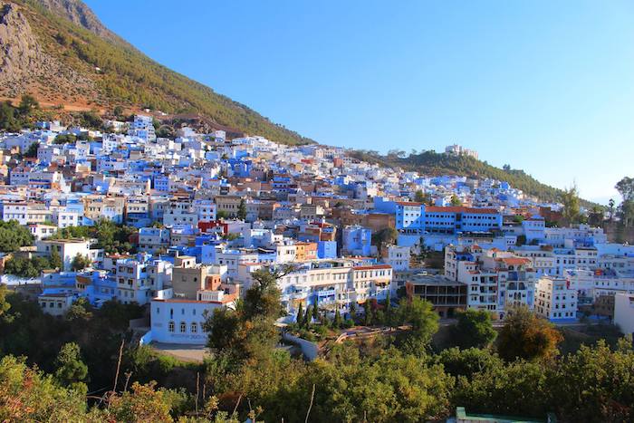 marokko bevölkerung wohnt in gebäuden wie diese weiß-blaue architektur schönes foto aussicht