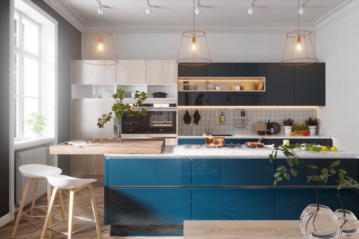 küche in weiß holz, blau und antharzit, raum gestalten, pandellampen aus kupfer