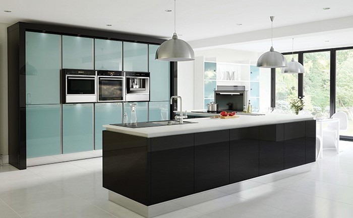 kücheneinrichtung mintblau mintgrün kücheninsel deko ideen glänzendes design 