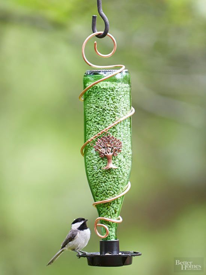 Nistkasten aus Glasflasche selber machen, mit Samen befüllen, klein Vögelchen, schöne Deko für Ihren Garten oder Balkon