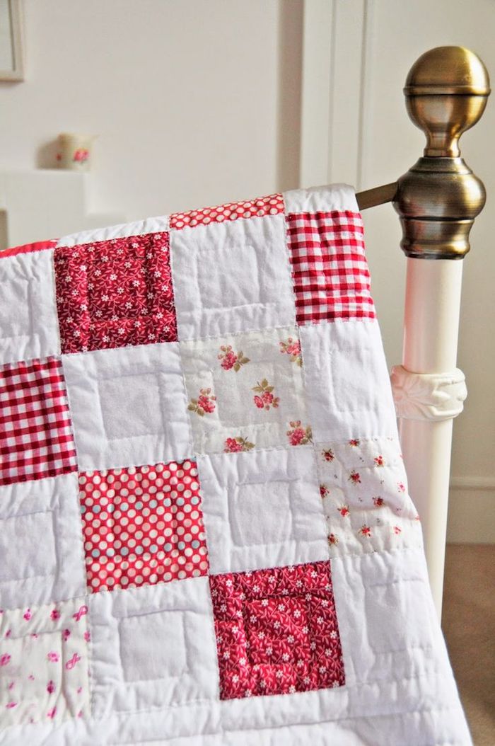 weiße und rote Decke nähen aus vier Arten von Stoffen kuschelige Decke 