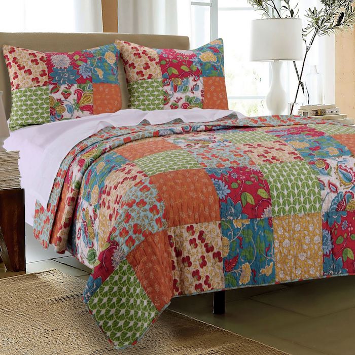 Patchwork Anleitung für Anfänger ein bunte Decke mit Kissen kombiniert - ausgezeichnete Bettwäsche