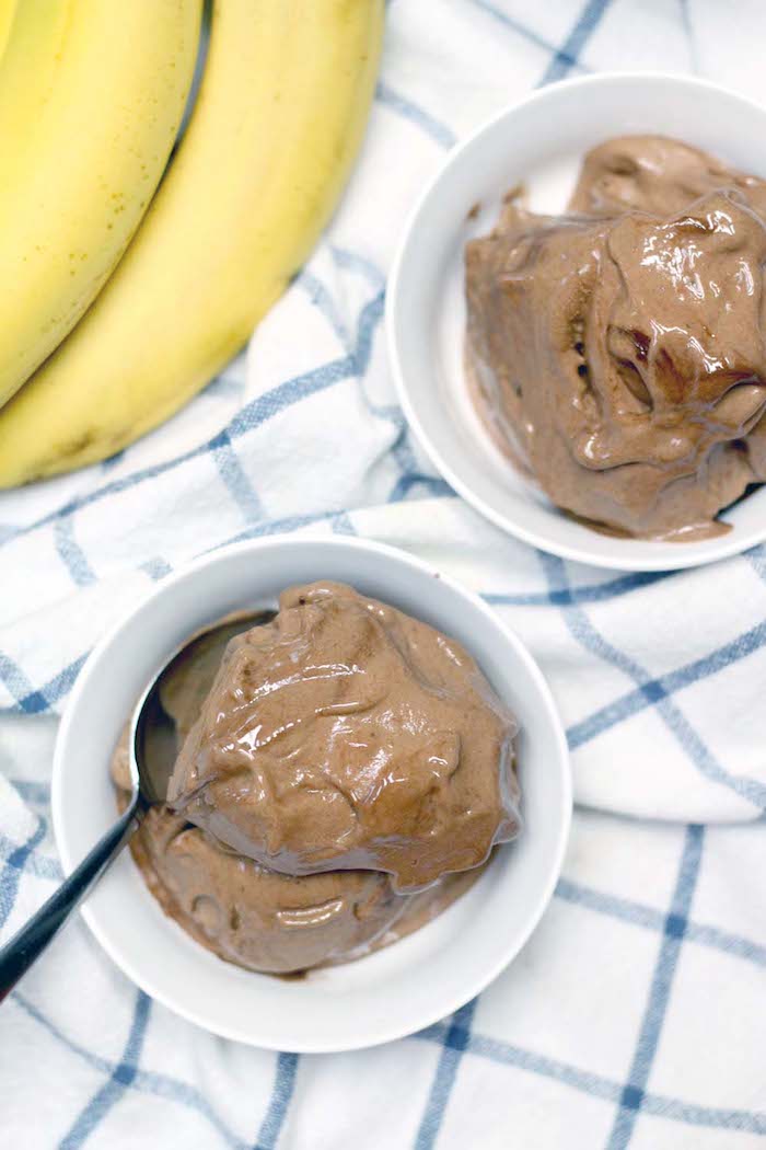 schokolade kaufen oder selber zubereiten schoko eis mit bananen und kakao gesundes rezept für nachtisch dessert