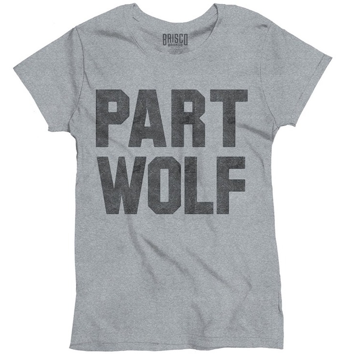 bedruckte T-shirts ein graues T-shirt mit einem Aufschrift, dass der Besitzer ein halber Wolf ist