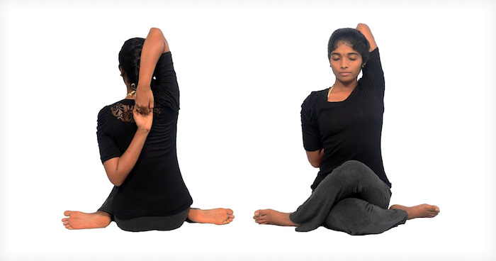 Gomukhasana Yoga-Stellung, die das Kuhgesicht ähnelt, Beine kreuzen, Arme hinter dem Rücken stellen, Rücken gerade halten, geschlossene Augen