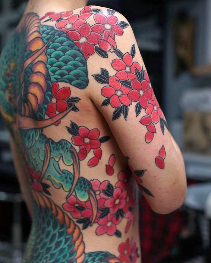 farbiges kirschblüten tattoo an dem ganzen rücken, japanische tätowierung