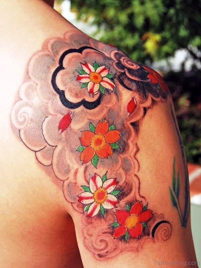 japanische tattoos für frauen, farbige tätowierung mit kirschenblüten-motiv