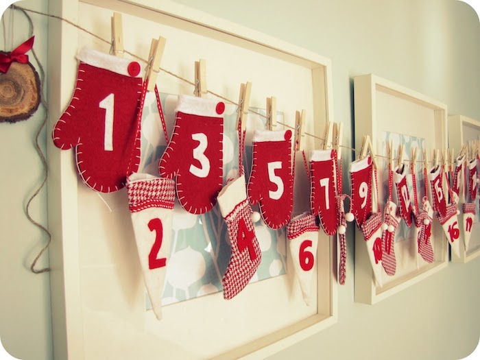 Adventskalender für Freund - eine Menge rote Handschuhe und Söckchen mit Nummern