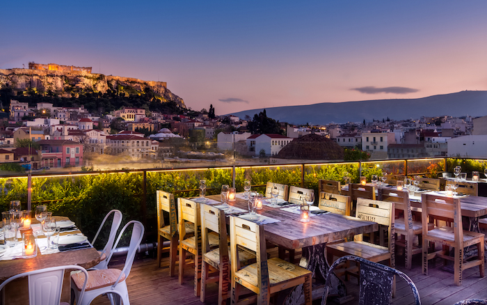 athen sehenswürdigkeiten die sehenswürdigkeiten von athen aus einer terrasse beobachten akropole 360 hotels restaurant und bar in athen schöne aussicht romantisches ambiente