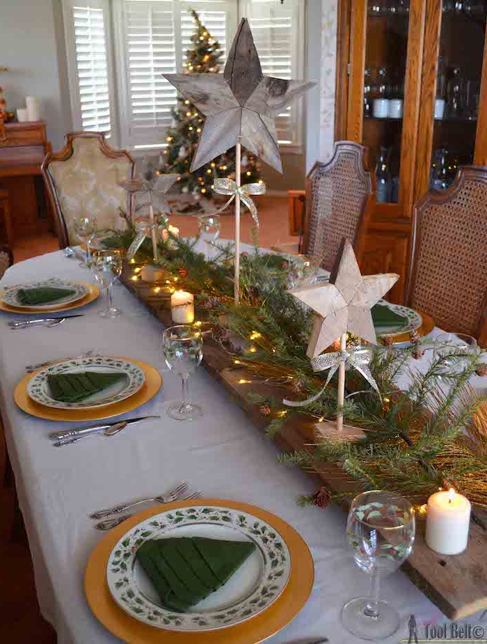 weihnachtliche tischdeko ideen sterne aus holz grüne tannenbäume aus servietten selber falten 