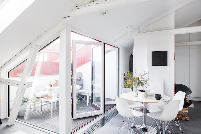 dachgeschosswohnung weiße zimmereinrichtung maisonette mit terrasse wohnküche wohnzimmer ideen weißes design