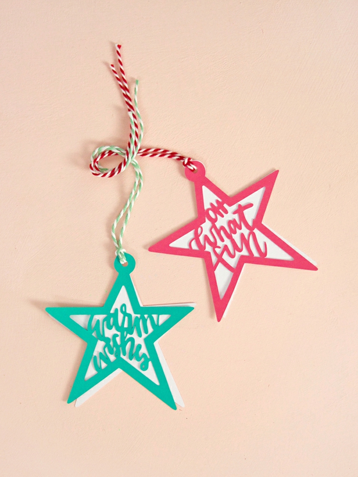 Sterne mit Botschaft aus Papier schneiden, kreative Idee für Weihnachtskarten, Glückwünsche zu Weihnachten
