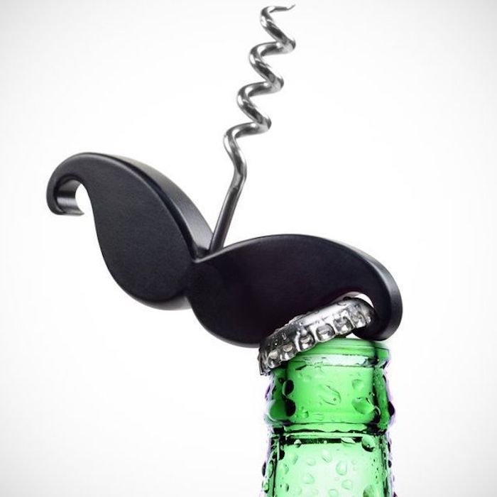 Moustache-Bieröffner aus Edelstahl mit schwarzem Überzug, schwarzer Moustache-Weinöffner, grüne Bierflasche mit silbernem Deckel