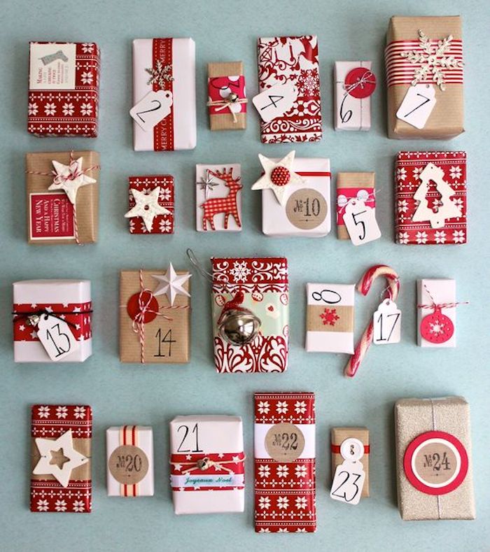vierundzwanzig kleine Geschenke mit weihnachtlichen Motiven und Nummern - Adventskalender basteln für Männer