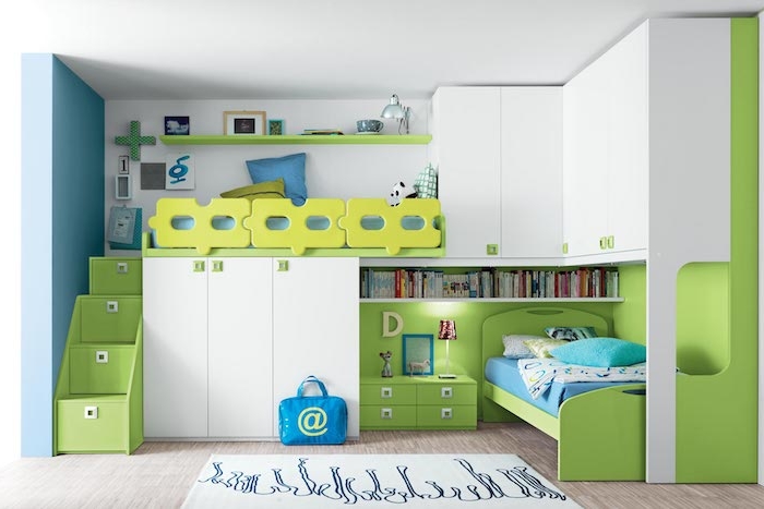 Betten für Teenagers in grüner Farbe, Hochbett mit Treppen, weiße Regale, Bücherregal