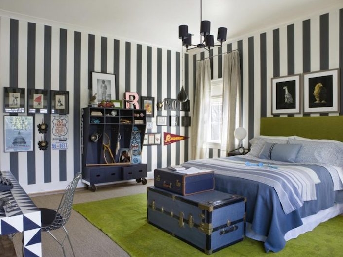 Teenager Zimmer für Junge in grüner und blauer Farbe mit vielen geometrischen Motiven