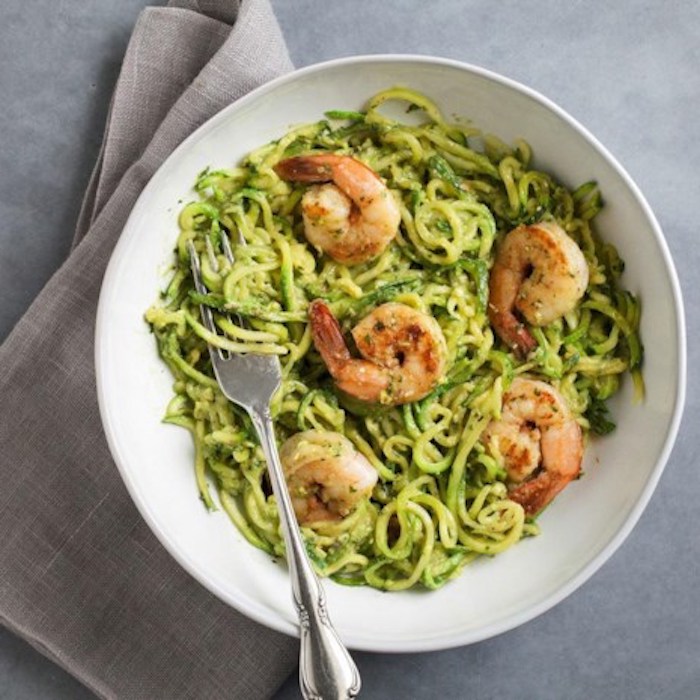 schnelle low carb rezepte garnellen kochen und zu den zucchini spagetti zugeben lecker und einfach zum kochen gesunde speise