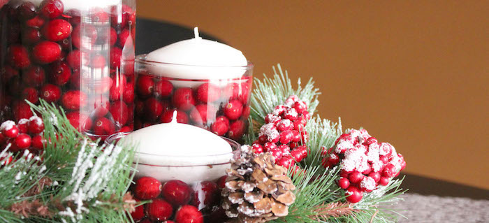 weihnachtsbaum deko kleine weiße kerzen die gerne überall gestellt werden können tore deko kugeln in einem glas stecken 