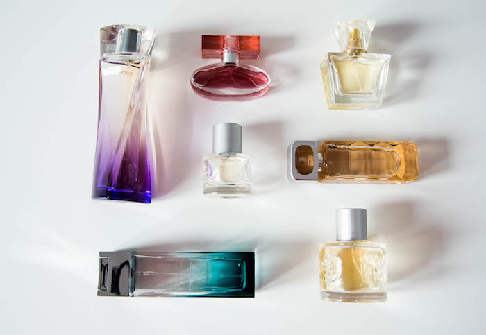 parfum selber herstellen, verschiedene parfümflaschen, diy geschenke für frauen 