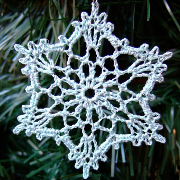 scherenschnitt schneeflocken selber machen schneeflocken schablone crochet häckeln anleitung weiße schneeflocke