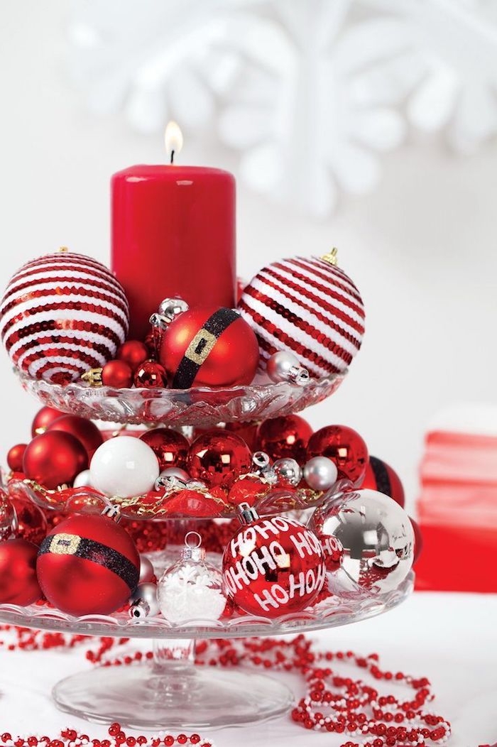 weihnachtsdekoration deko zu weihnachten rot weiße gestaltung teller für süßigkeiten