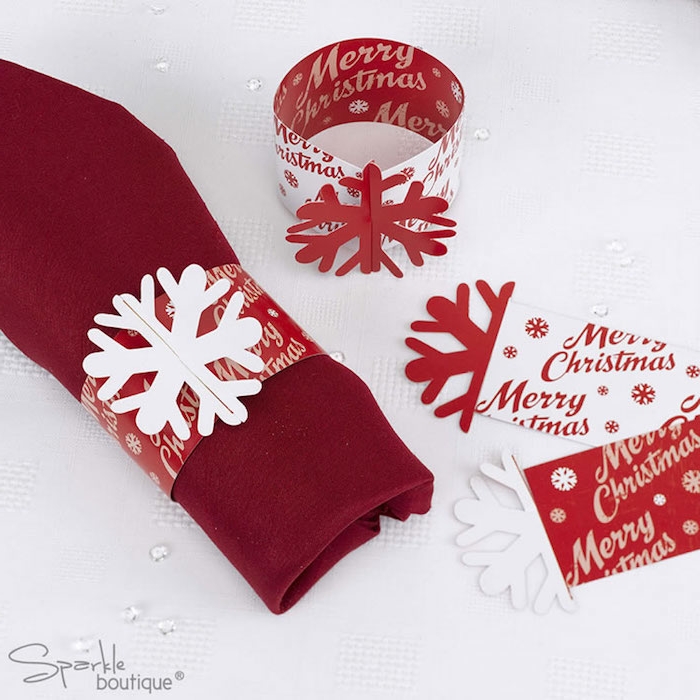 weihnachts deko natur ideen zum selbermachen rote servietten mit schneeflocken weiß rot deko ideen zu hause