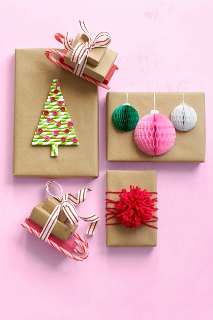 Weihnachtsgeschenke kreativ verpackt, Schlitten aus kleinen Schchteln und Zusckerstangen, Christbaum aus Trinkhalmen, Christbaumkugeln aus Papier