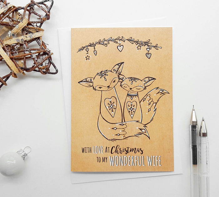 Süße Weihnachtskarte für Ehefrau, mit Liebe, zwei Füchse, weiße Christbaumkugel und Kugelschreiber