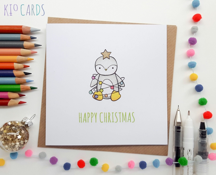 Weihnachtskarten für Kinder, Pinguin-Weihnachtsbaum, bunte Girlande und Christbaumkugel, voll mit Sternchen