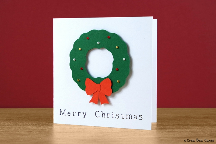 Weihnachtskarte selbst gemacht, Weihnachtskranz aus Tonpapier, mit bunten Perlen verziert