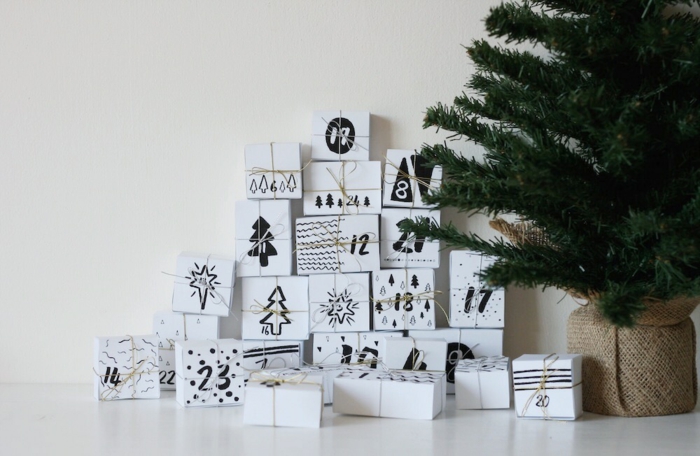 Weiße Schachteln selbst bemalen und beschriften mit Faden verzieren, DIY Idee für Adventskalender