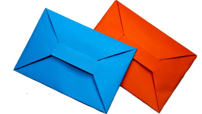 ein blauer und ein roter Briefumschlag auf einem weißen Hintergrund - Umschlag basteln