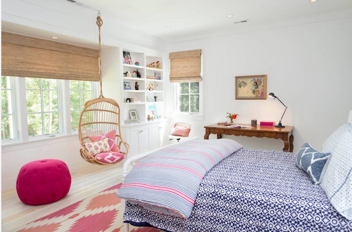 kinderzimmer komplett einrichten hängestuhl doppelbett hocker zyklame bodenkissen teppich in rosa und orange