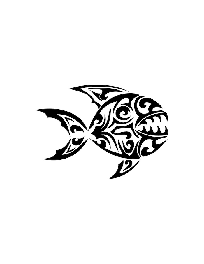 maorie tattoo mit einem großen schwarzen fisch mit weißen augen und maori tattoo motiven