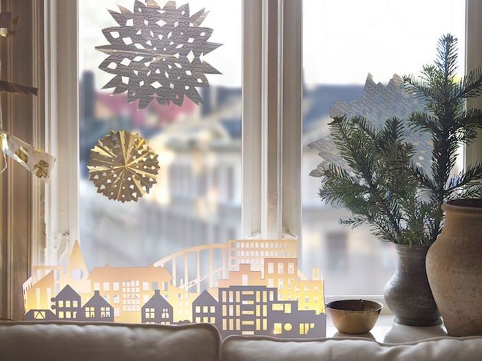 weihnachtliche deko dezente deko ideen mit schneeflocken und sterne kleine häuser leuchten dekorieren