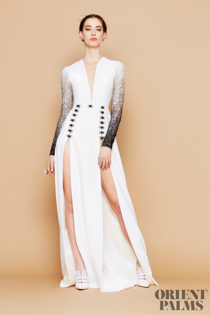 Bodenlanges weißes Kleid mit zwei Schlitzen, lange Glitzerärmel und V-Ausschnitt, Silvester Outfit