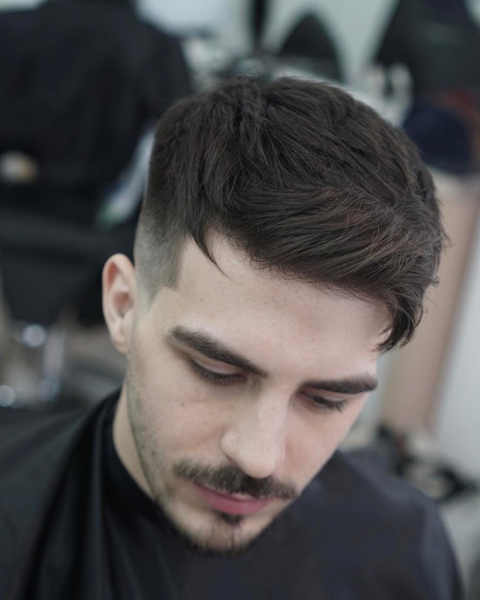 Frisuren für kurze Haare - Undercut für Männer, Schnurrbart und Bart
