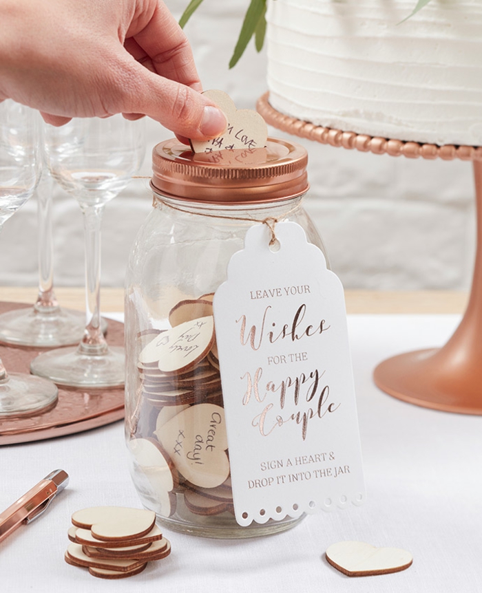 Tolle Alternative zum klassischen Hochzeitsgästebuch, kleine Holzherzen mit Botschaften in Einmachglas