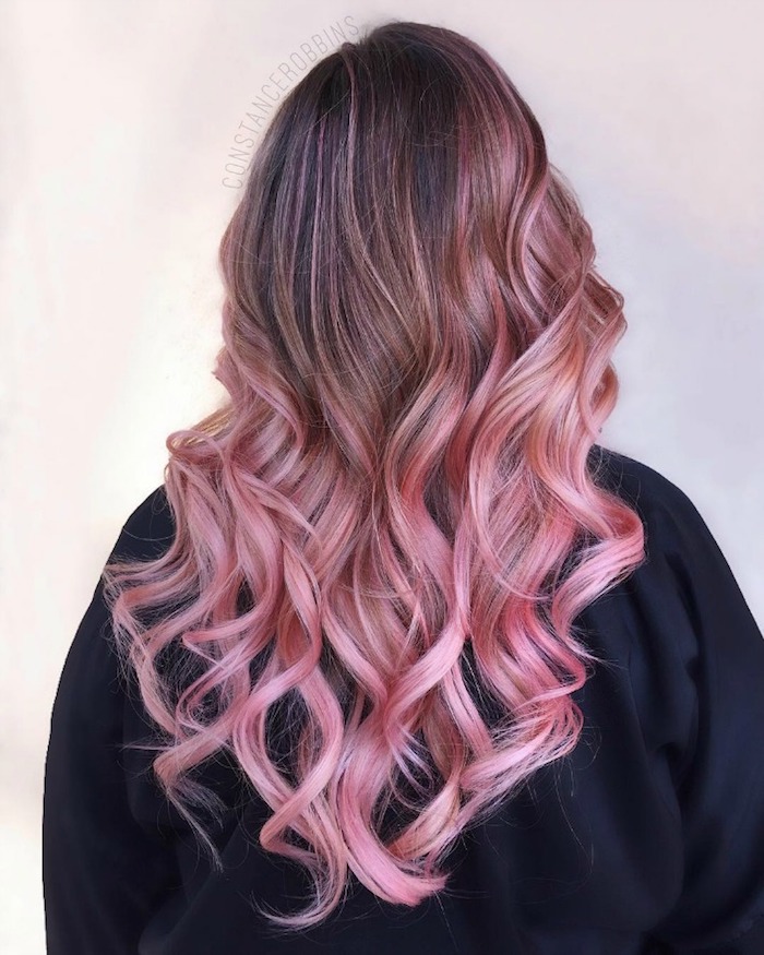 haare rosa tönen, braune haare mit rosa spitzen, rosa highlights