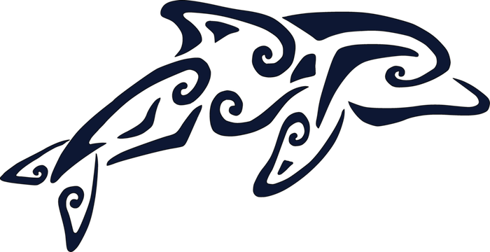 maori tattoo mit einem großen lauen delfin mit blauen augen - maori tattoo bedeutung