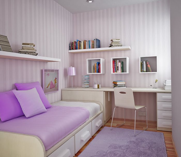jugendzimmer gestalten gelb und weiß rosa und weiß streifen an der wand schreibtisch bett kleines mädchenzimmer einrichten