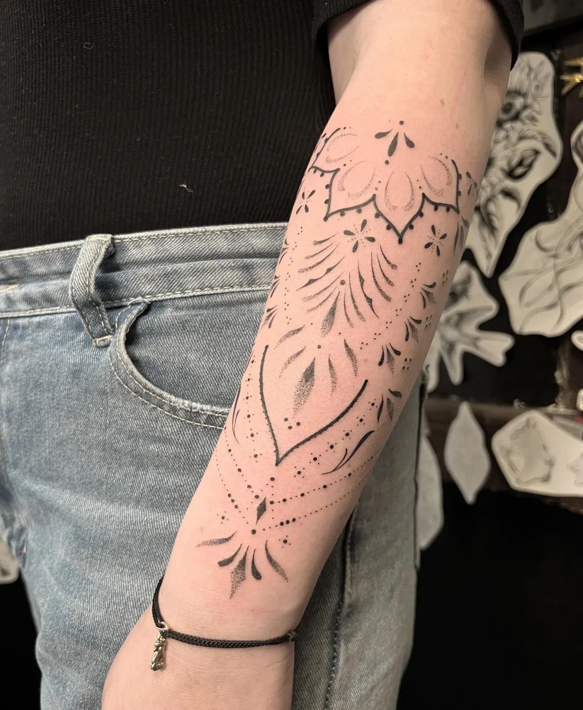 mandala tattoo am unterarm feminines design