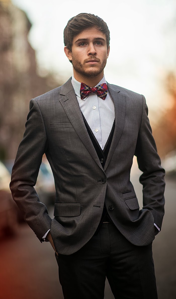 party outfit männer mann mit stil schönes outfit stylen idee grauer anzug rote krawatte