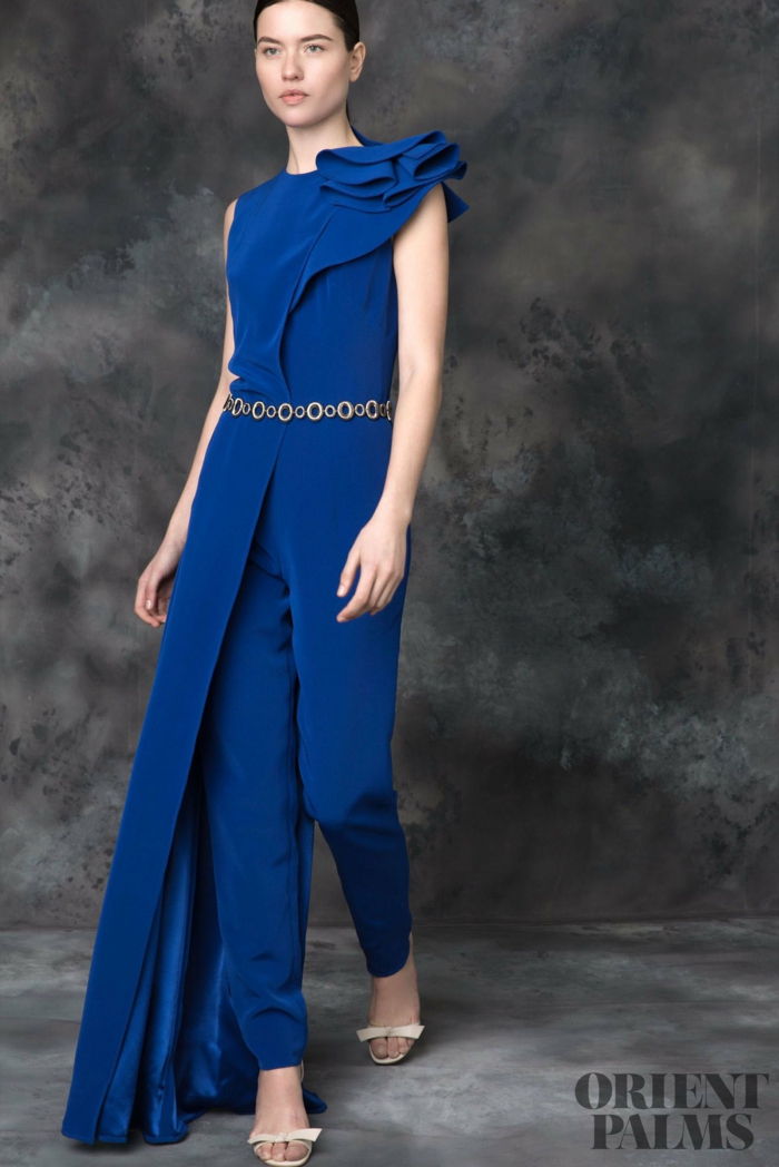 Elegantes dunkelblaues Outfit für besondere Anlässe, Idee für Silvester Outfit, silberner Gürtel, weiße High Heels